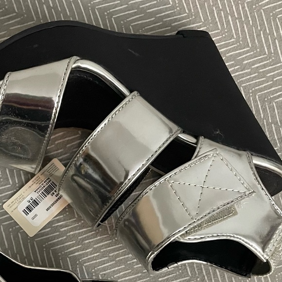 FOREVER 21 Wedged Sandals - Picture 2 of 3